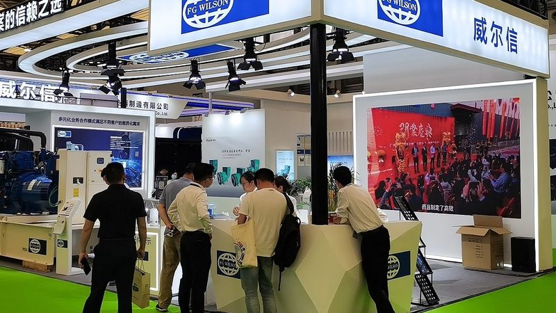 写真喷绘是会展行业常用的展示形式，其费用通常包括以下几个方面：